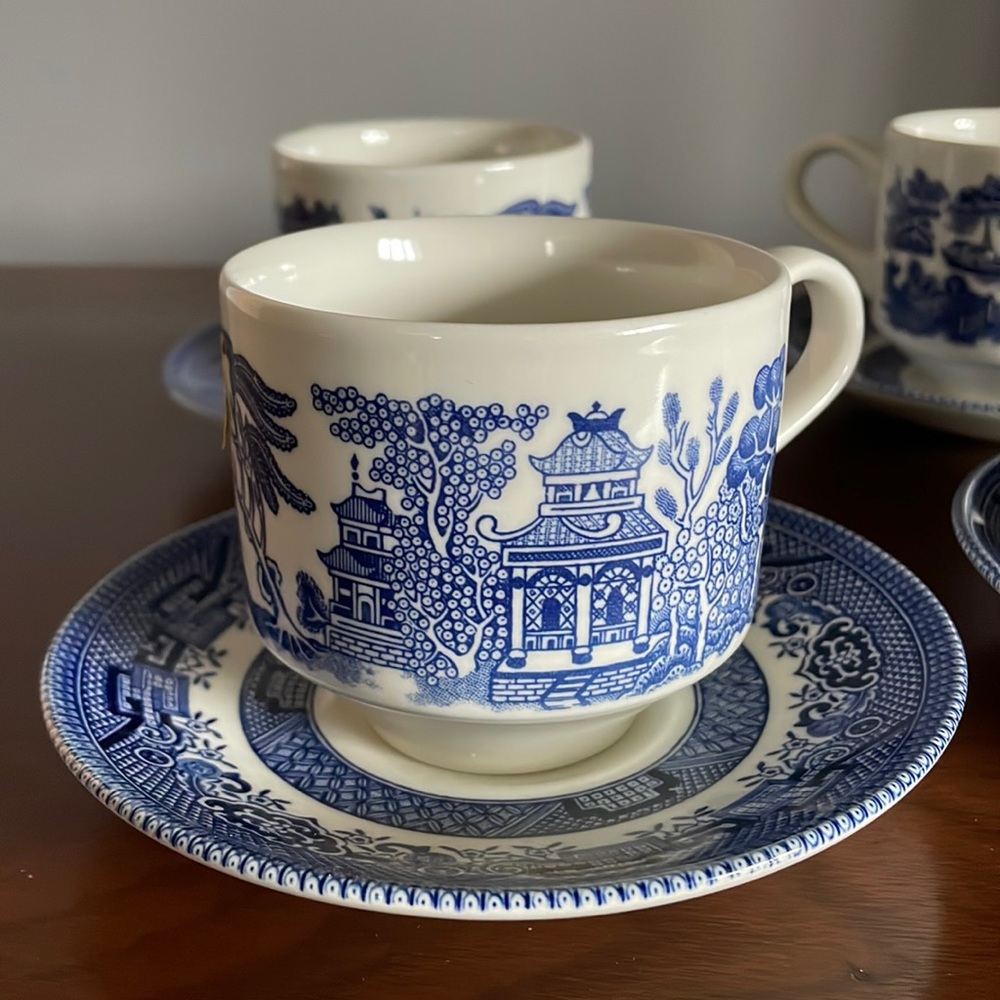 Blue Willow Blue and White Vintage Set of 4 Tea Cup and Saucer (8 pieces)